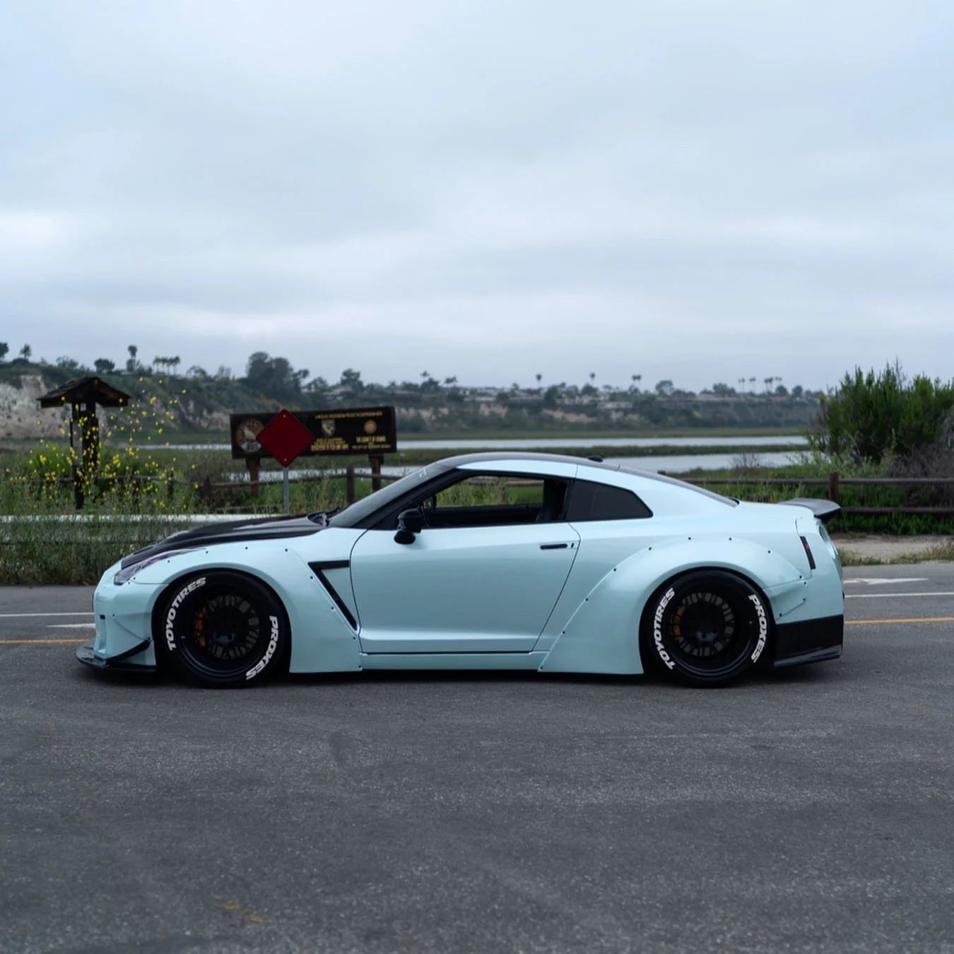Gloss Pearlescent Pearl Crystal Blue
